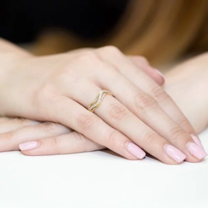 Pierścionek z Brylantami 0,06ct z żółtego złota próby 585. W-0116